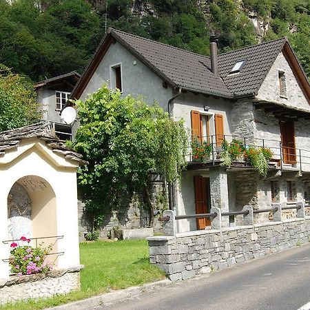 فيلا Casa Fontanella Brione  المظهر الخارجي الصورة